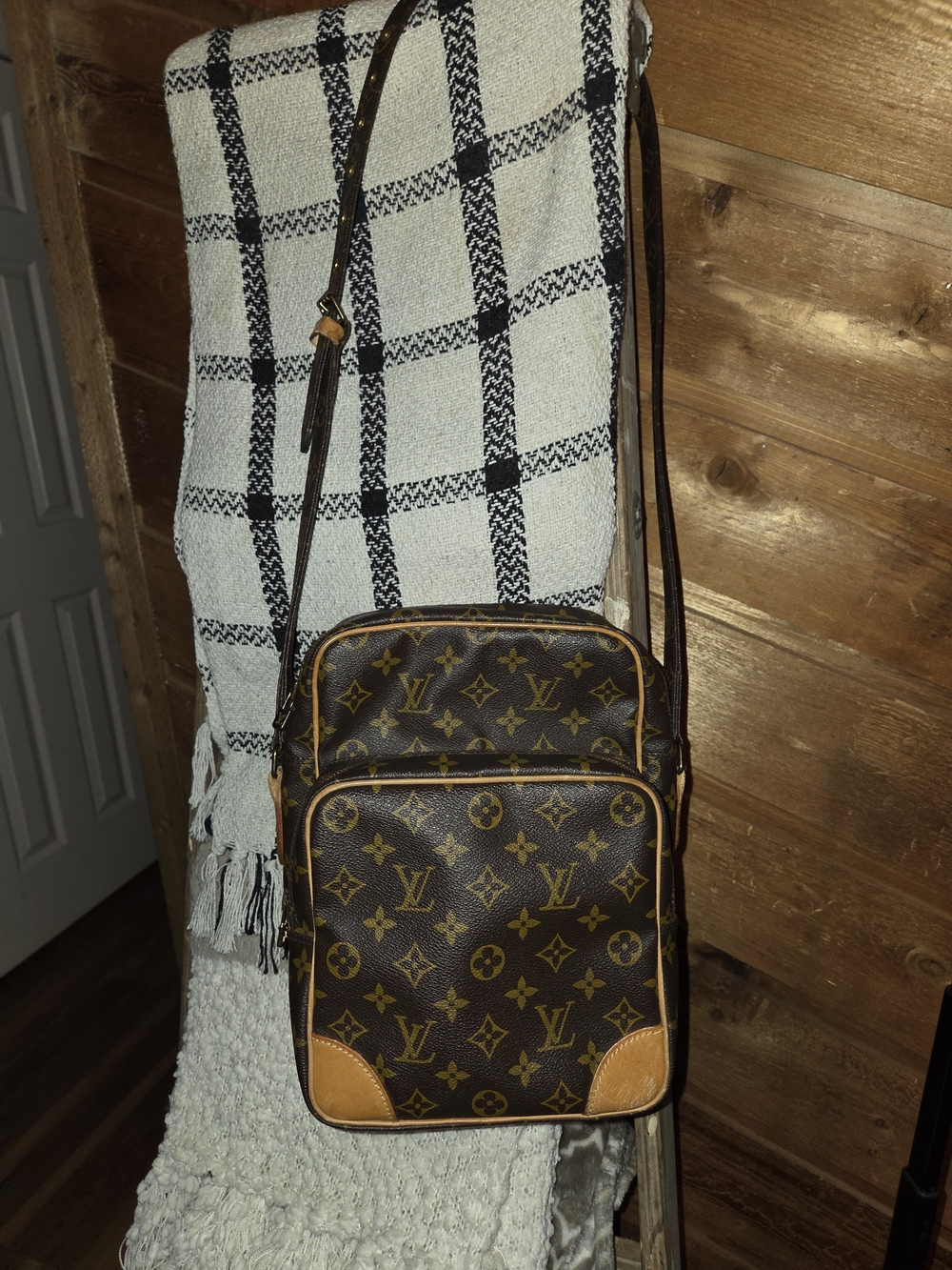 Louis Vuitton Monogram GM  Crossbody Bag